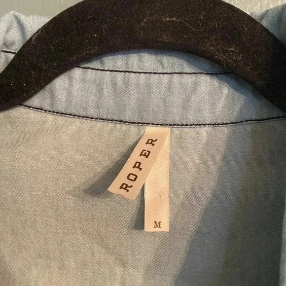 Roper women’s denim blue western style button up shirt size medium - like new - Picture 2 of 7